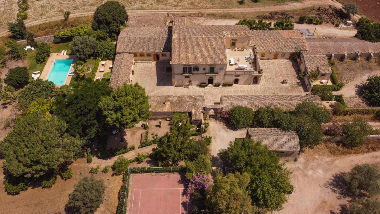 Villa Zottopera - Dimora Di Sicilia كيارامونتي غولفي المظهر الخارجي الصورة
