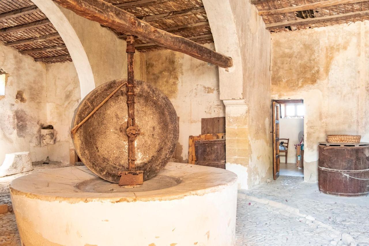 Villa Zottopera - Dimora Di Sicilia كيارامونتي غولفي المظهر الخارجي الصورة