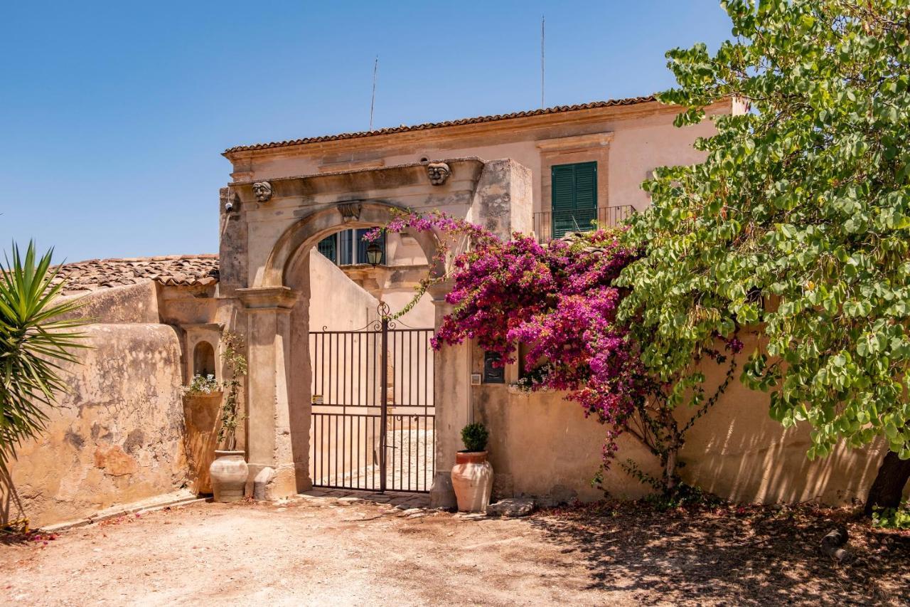 Villa Zottopera - Dimora Di Sicilia كيارامونتي غولفي المظهر الخارجي الصورة