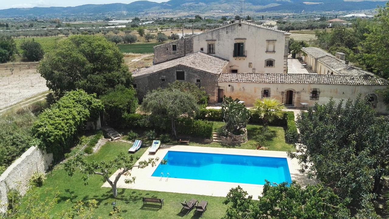 Villa Zottopera - Dimora Di Sicilia كيارامونتي غولفي المظهر الخارجي الصورة